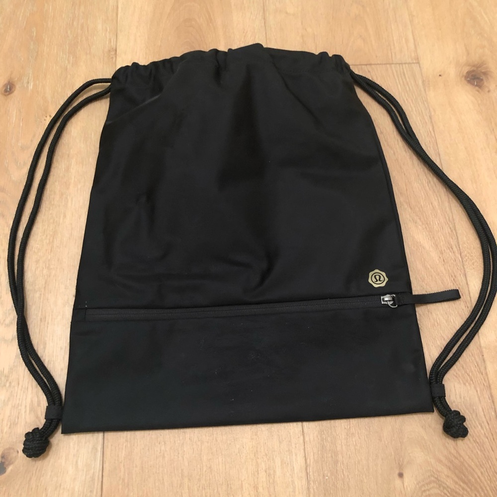 New Lululemon Drawstring bag
